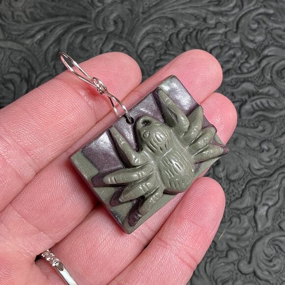 Tarantula Spider Pendant Hand Carved Ribbon Jasper Stone - Picture 3 of 6